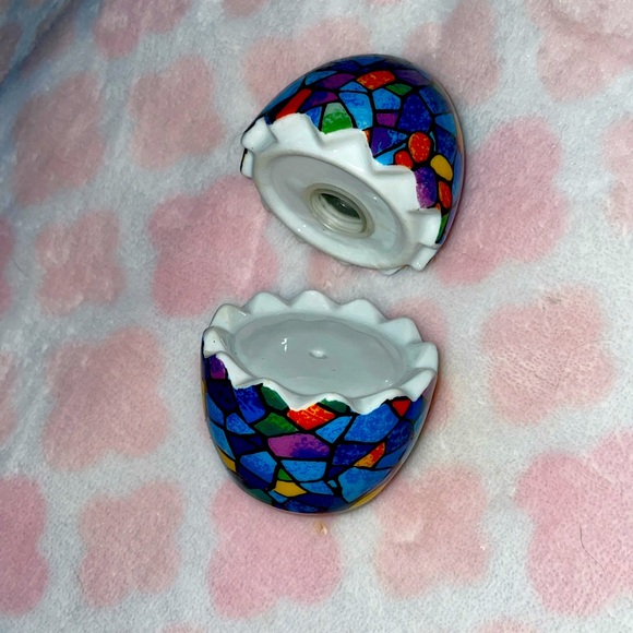 GAUDI CRACKED EGG Salt and Pepper Shaker - Picture 2 of 8